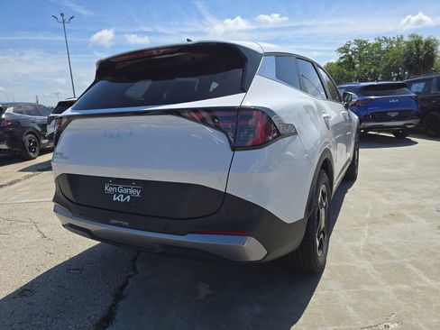 New 2026 Kia Sportage EX image 8