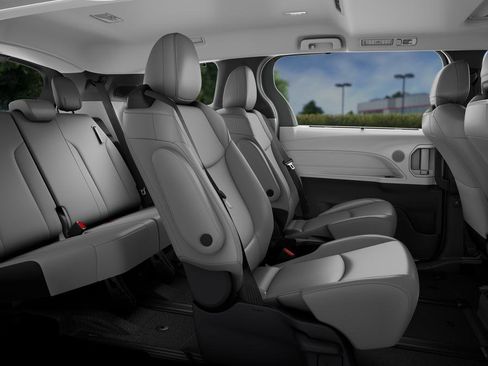 New 2026 Toyota Sienna XLE image 21