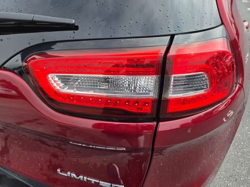 Used 2017 Jeep Cherokee Limited AWD/4WD image 17