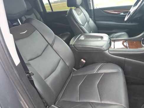 Used 2018 Cadillac Escalade ESV Luxury image 14