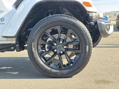 Used 2024 Jeep Wrangler Sahara image 38