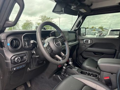 Used 2025 Jeep Wrangler Unlimited Rubicon 4xe w/ Safety Group AWD/4WD image 28