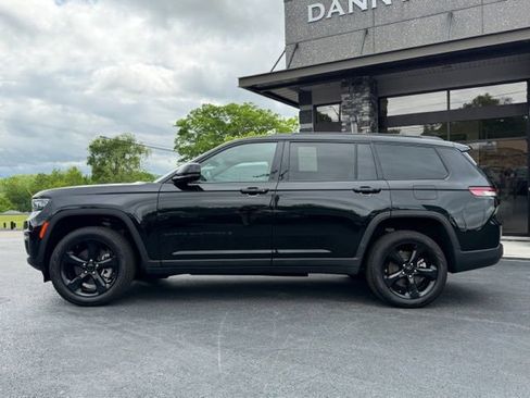 Used 2025 Jeep Grand Cherokee L Limited w/ Black Appearance Package AWD/4WD image 24