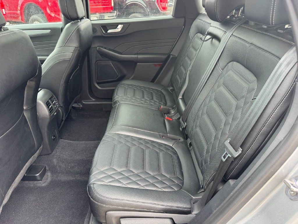 Used 2023 Ford Escape Platinum w/ Premium Technology Package AWD/4WD image 10