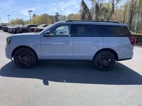 New 2026 Ford Expedition Platinum w/ Stealth Performance Package image 31