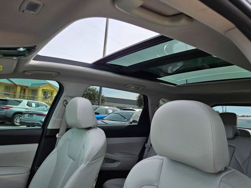 Certified 2023 Kia Sorento S w/ Panoramic Sunroof Package image 16
