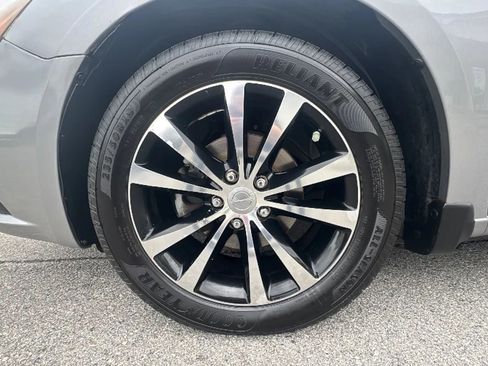 Used 2013 Chrysler 200 Touring w/ S Exterior Appearance Pkg FWD image 32
