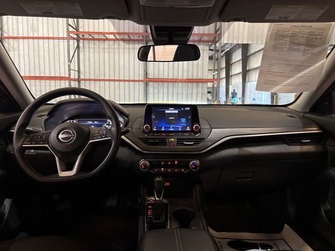 Used 2025 Nissan Altima 2.5 SV image 21