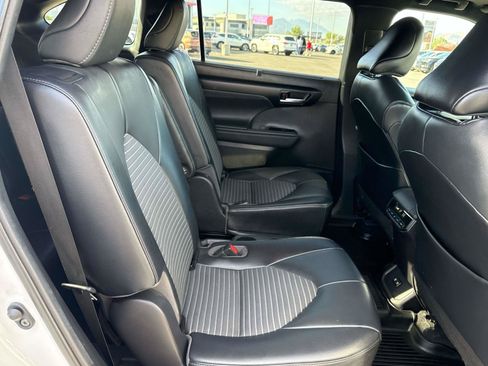 Used 2021 Toyota Highlander XSE AWD/4WD image 17