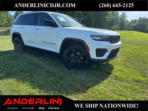 Used 2023 Jeep Grand Cherokee Altitude AWD/4WD image 1