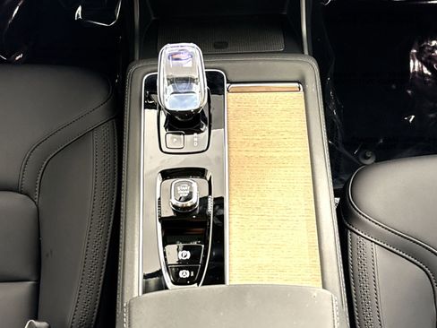 Used 2025 Volvo XC90 B6 Core w/ Climate Package AWD/4WD image 22