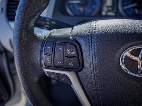 Used 2020 Toyota Sienna LE image 13