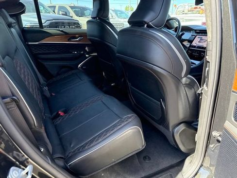 Used 2023 Jeep Grand Cherokee Summit AWD/4WD image 12