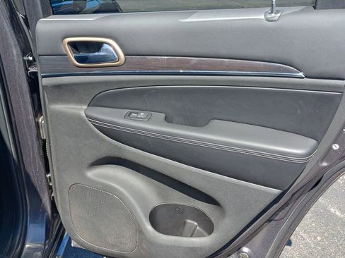 Used 2015 Jeep Grand Cherokee Overland w/ Advanced Technology Group image 20