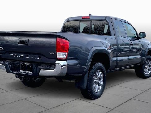 Used 2016 Toyota Tacoma SR5 w/ SR5 Appearance Package (SN) image 13