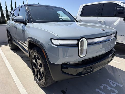 Used 2026 Rivian R1S Adventure Dual AWD/4WD image 3