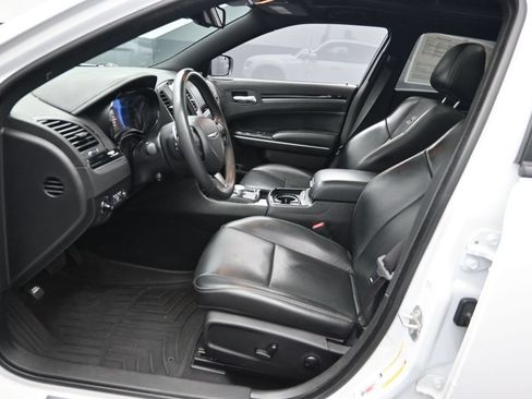 Used 2023 Chrysler 300 S w/ Comfort Group RWD image 10