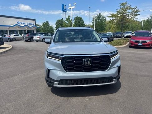 Used 2023 Honda Pilot Touring image 3
