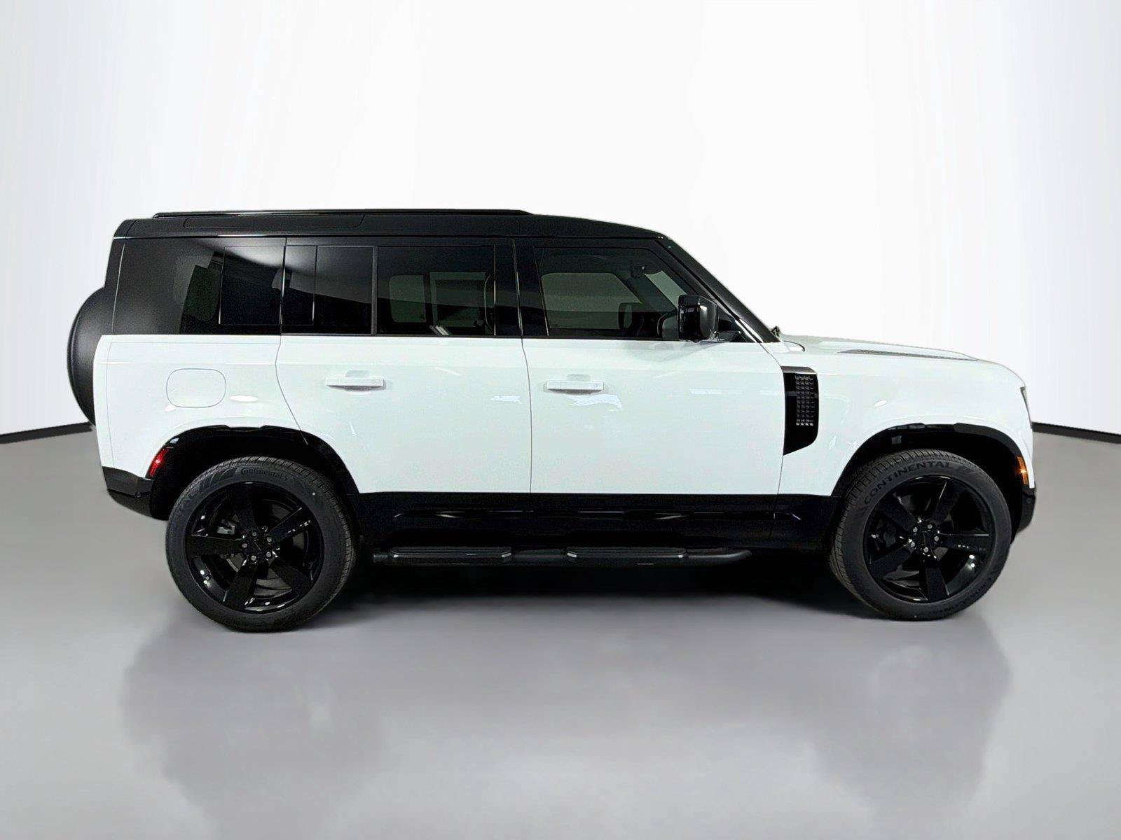 New 2026 Land Rover Defender 110 X-Dynamic SE AWD/4WD image 4