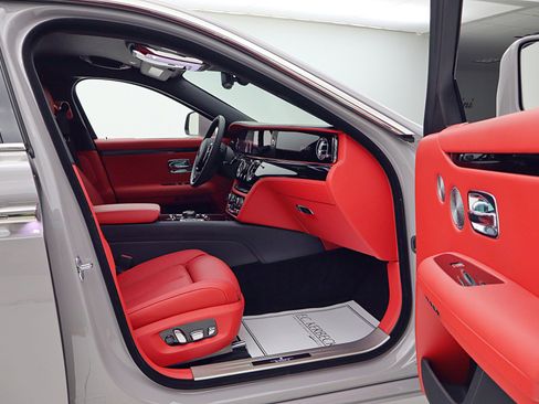 Used 2022 Rolls-Royce Ghost image 44