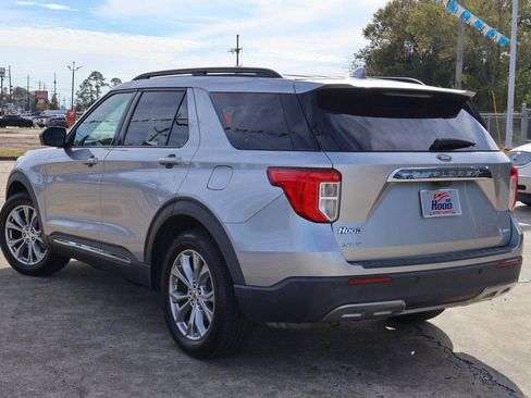 Used 2020 Ford Explorer XLT w/ Equipment Group 202A image 2