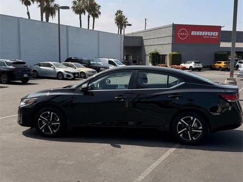 Used 2025 Nissan Sentra SV FWD image 4