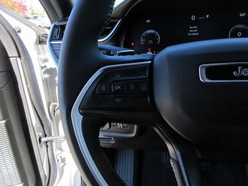 Used 2024 Jeep Grand Cherokee Limited image 17