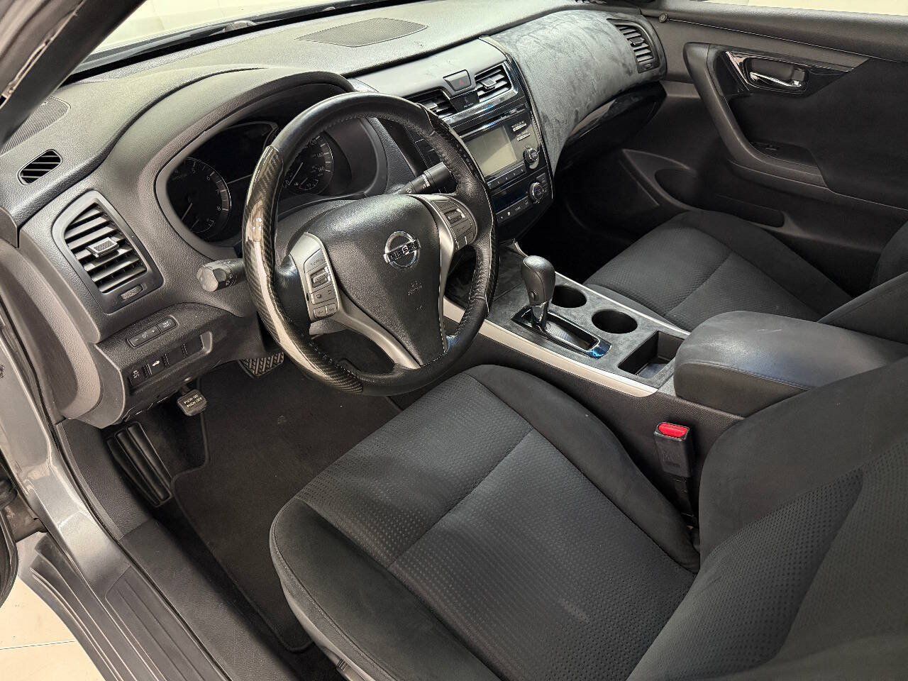 Used 2014 Nissan Altima 2.5 SV w/ Convenience Package FWD image 32