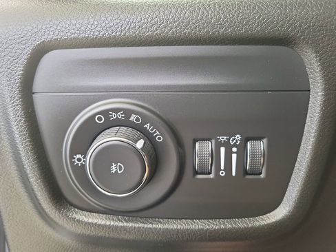 Used 2022 Jeep Grand Cherokee Summit w/ Luxury Tech Group V AWD/4WD image 31