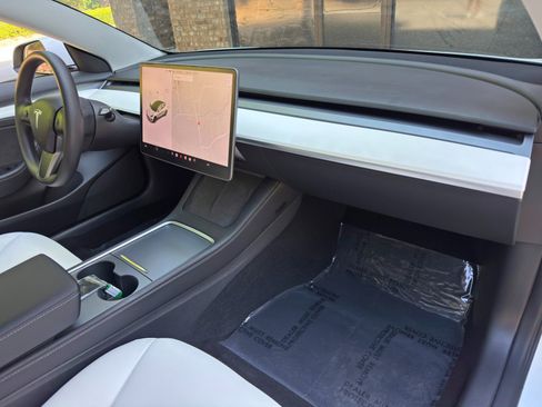 Used 2022 Tesla Model 3 image 15
