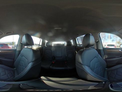 Used 2024 Volkswagen Atlas SE image 45