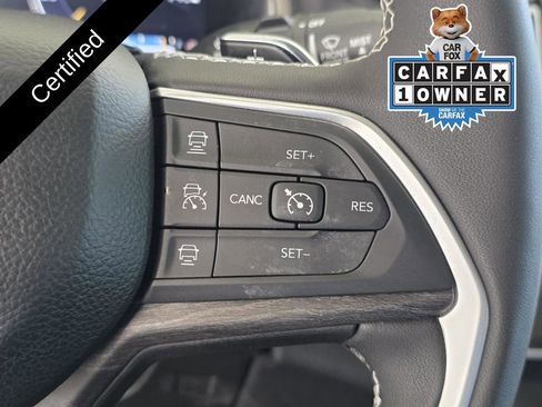 Used 2025 Jeep Grand Cherokee Limited AWD/4WD image 31