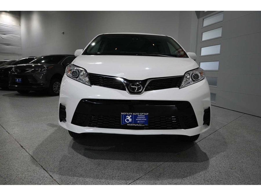 Used 2019 Toyota Sienna LE FWD image 4
