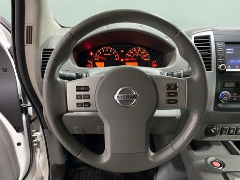 Used 2021 Nissan Frontier SV w/ Midnight Edition Floor Mats AWD/4WD image 13
