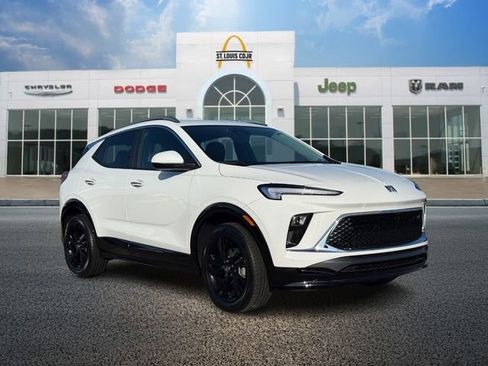 Used 2024 Buick Encore GX Sport Touring image 1