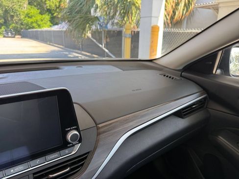 Used 2025 Nissan Altima 2.5 SV FWD image 35