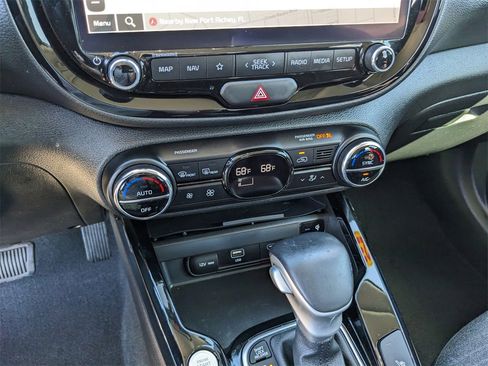 Certified 2023 Kia Soul EX image 25