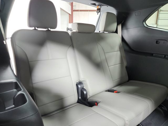 Used 2026 GMC Acadia Elevation w/ Elevation Premium Package FWD image 46