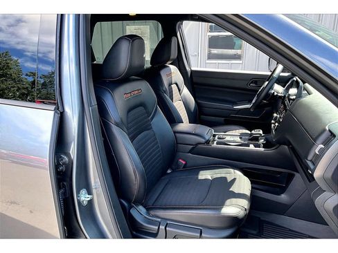 Used 2025 Nissan Pathfinder Rock Creek AWD/4WD image 7