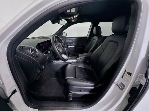 Used 2025 Mercedes-Benz GLB 250 4MATIC image 13