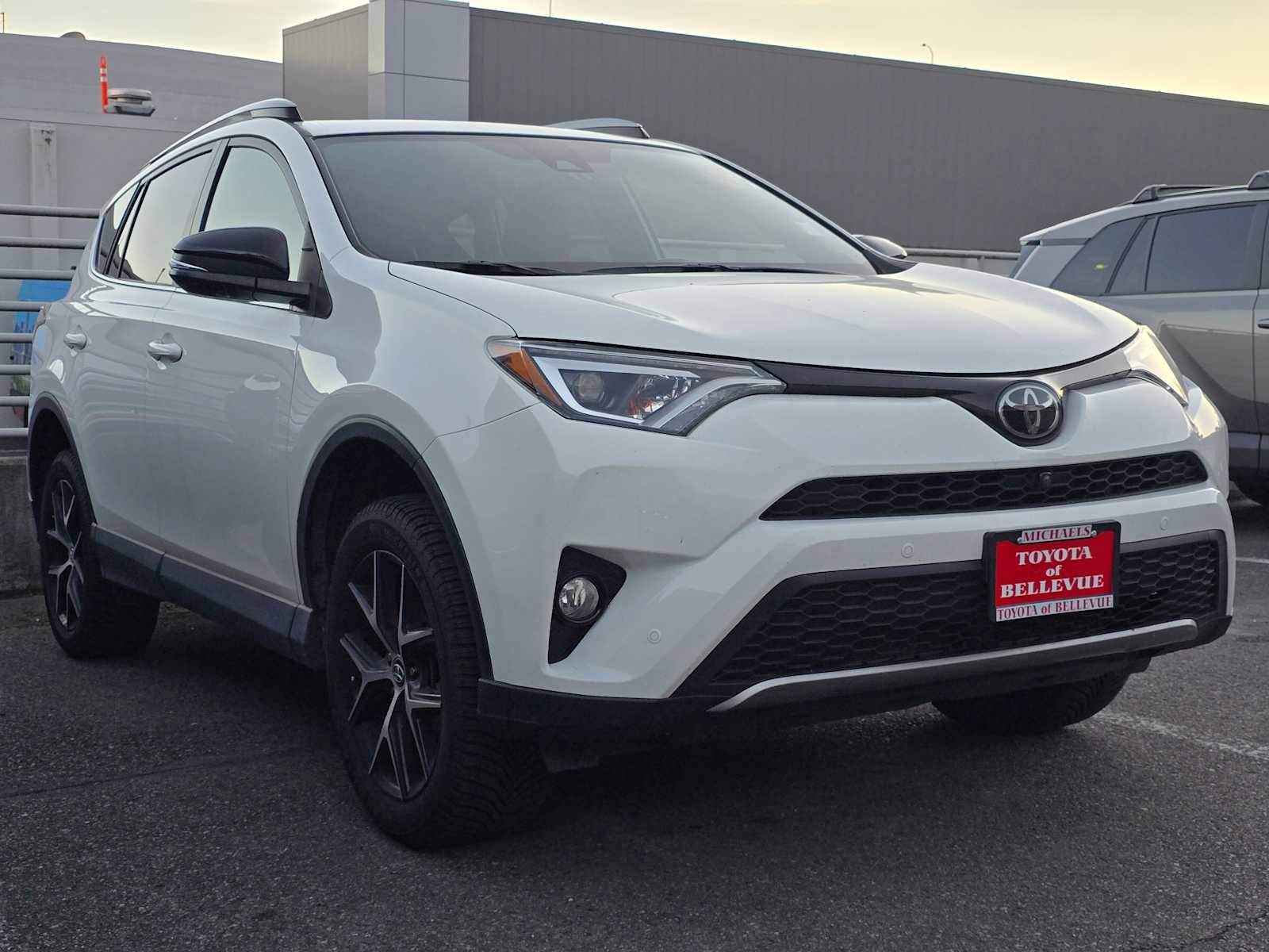 Used 2018 Toyota RAV4 SE w/ Advanced Technology Package AWD/4WD image 3