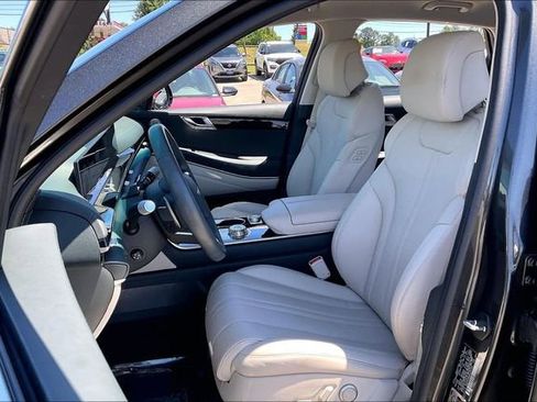 Certified 2025 Genesis GV80 2.5T Standard AWD/4WD image 25