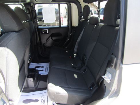 Used 2022 Jeep Gladiator Sport AWD/4WD image 17