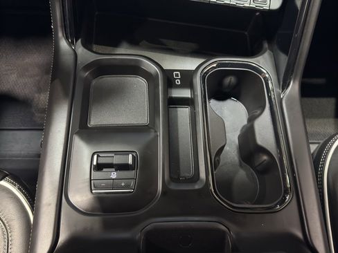 Used 2024 GMC Sierra 2500 AT4X image 40