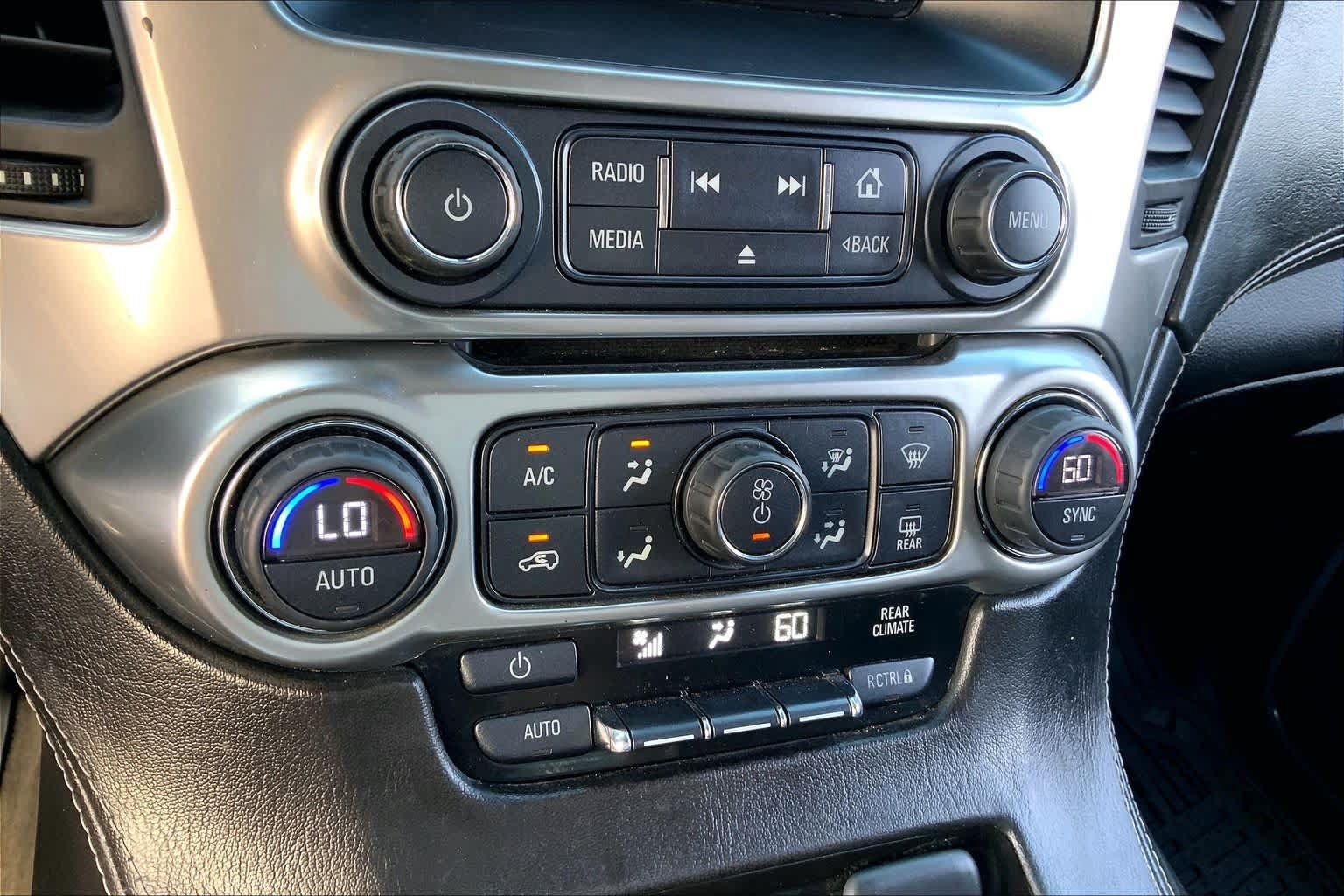 Used 2015 Chevrolet Suburban LS RWD image 31