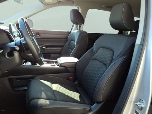 Used 2023 Nissan Pathfinder SV image 12