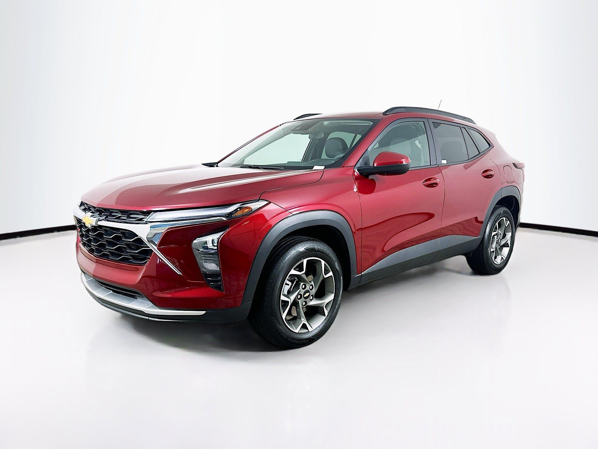 Used 2025 Chevrolet Trax LT FWD image 3