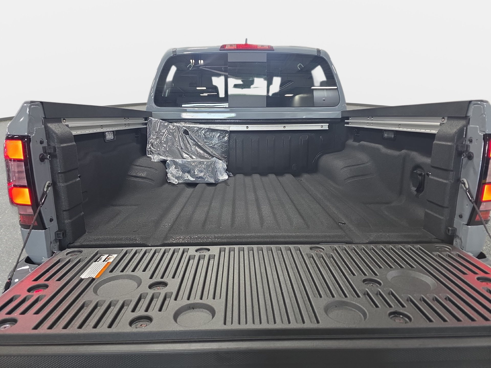 New 2027 Nissan Frontier SV w/ SV Convenience Package AWD/4WD image 12
