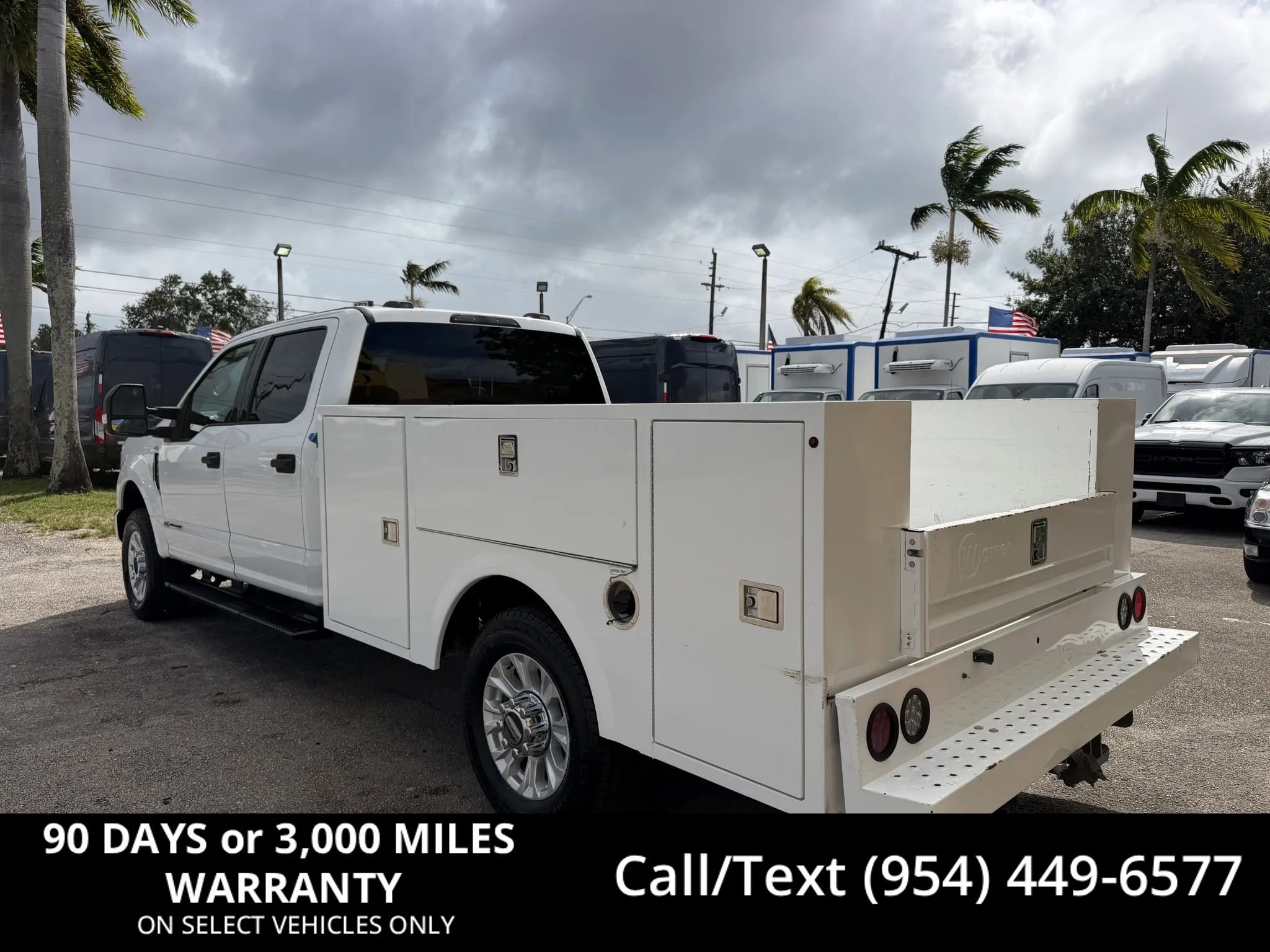 Used 2022 Ford F350 4x4 Crew Cab XLT image 1