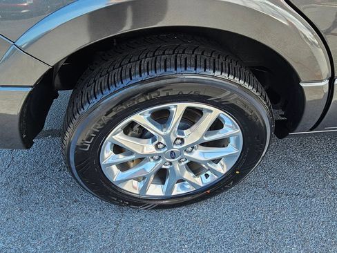 Used 2017 Ford Expedition Limited w/ Equipment Group 301A AWD/4WD image 9